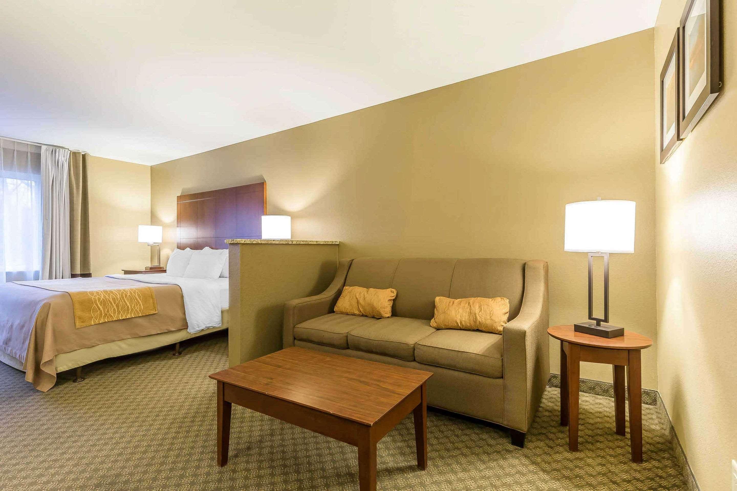Comfort Inn & Suites East Moline Near I-80 Dış mekan fotoğraf