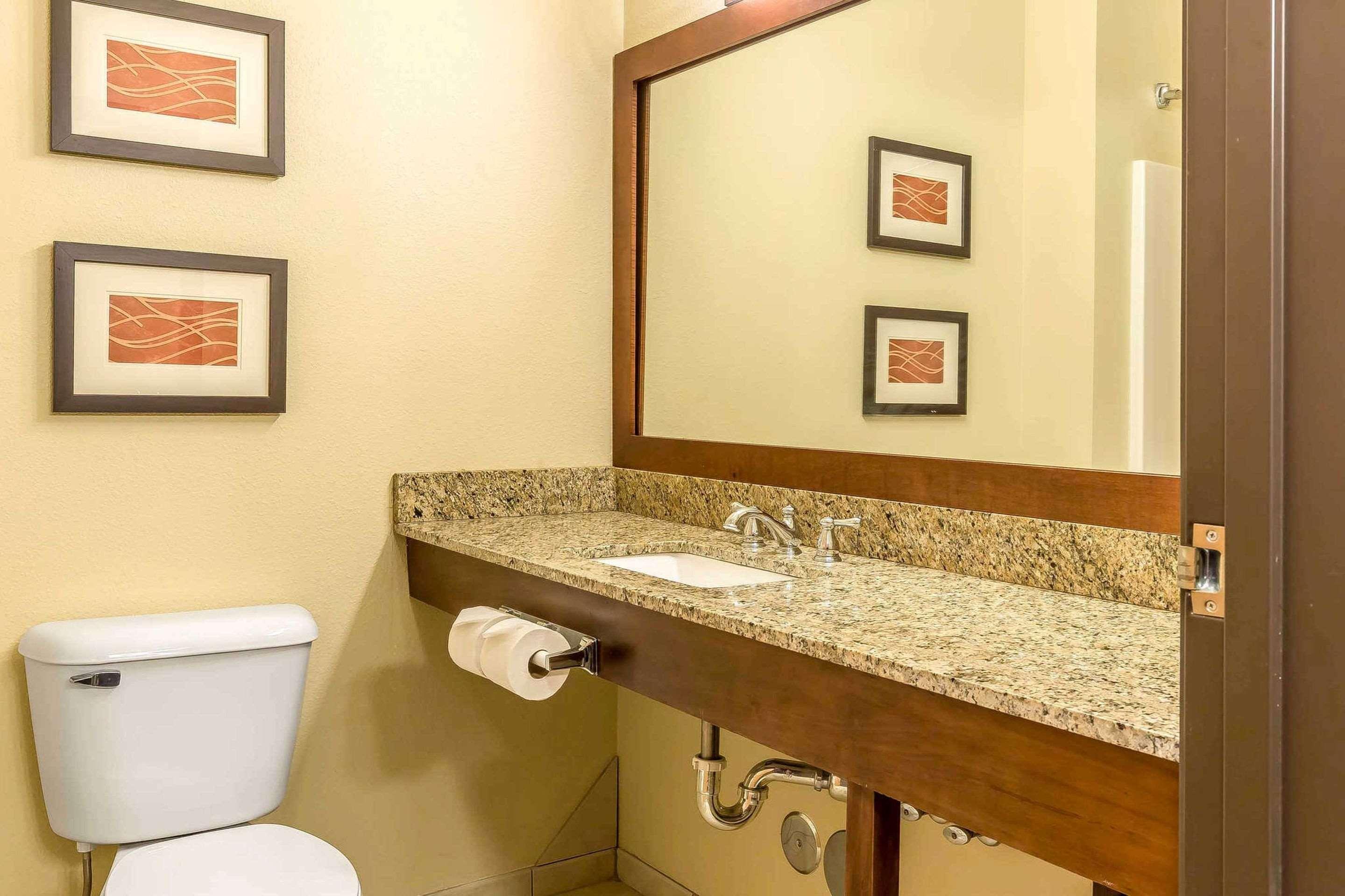 Comfort Inn & Suites East Moline Near I-80 Dış mekan fotoğraf
