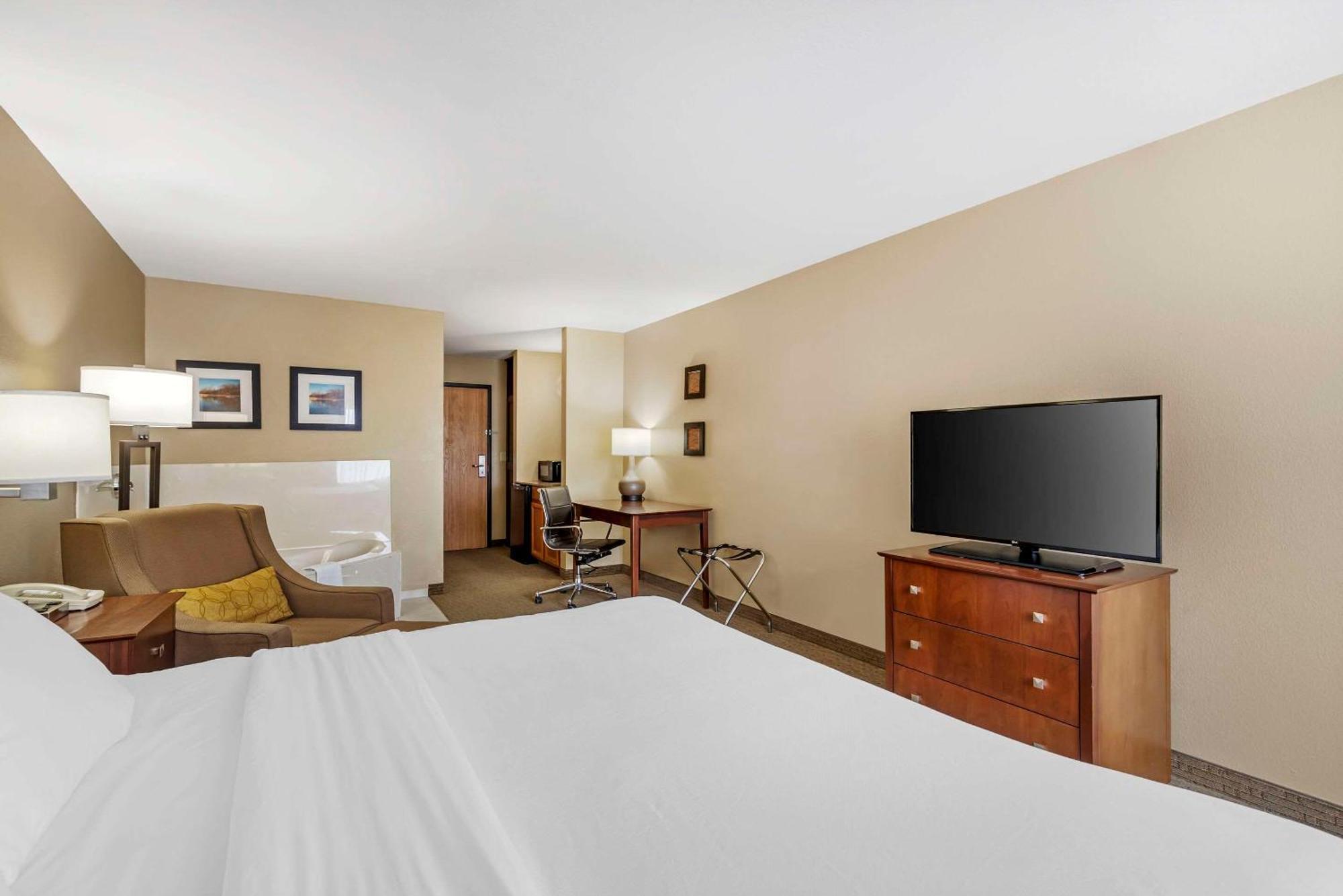 Comfort Inn & Suites East Moline Near I-80 Dış mekan fotoğraf