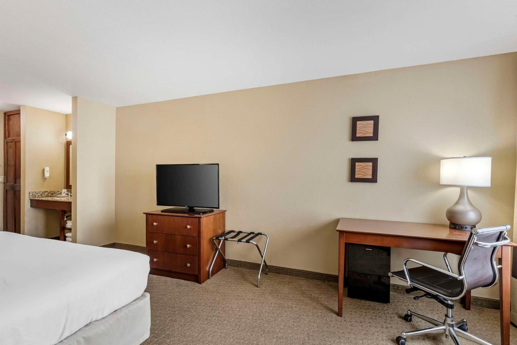 Comfort Inn & Suites East Moline Near I-80 Dış mekan fotoğraf